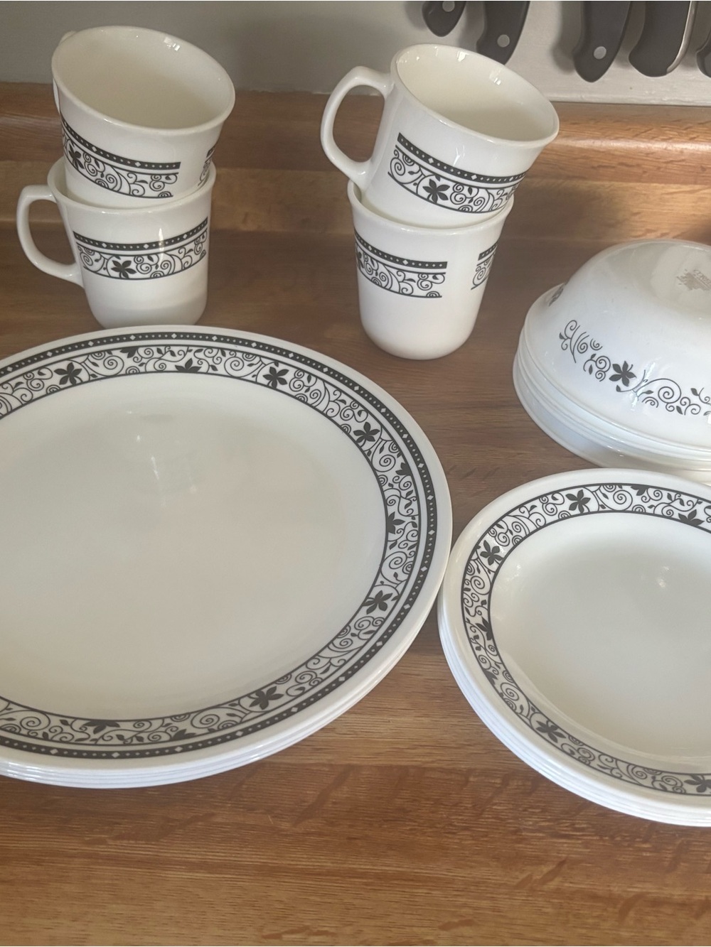 Corelle Winding Gates dinnerware set -16 piece